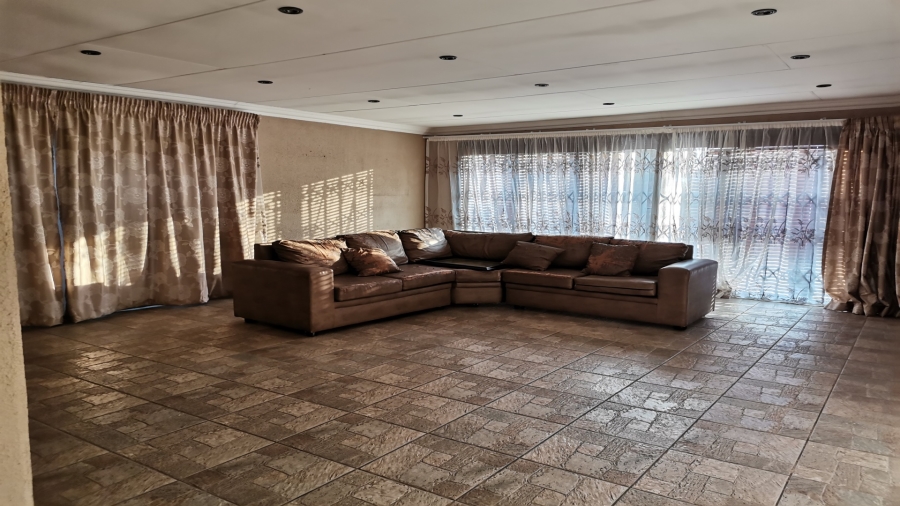 5 Bedroom Property for Sale in Miederpark North West